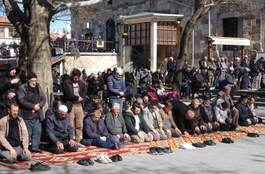 Ramazan ayının ilk Cuma namazında camiler doldu taştı