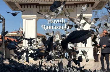 Ramazan ayının ilk cumasında Hacı Bayram Veli Camii doldu taştı 