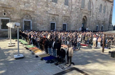 Ramazan’ın ilk Cuma’sı Ulucami doldu taştı 