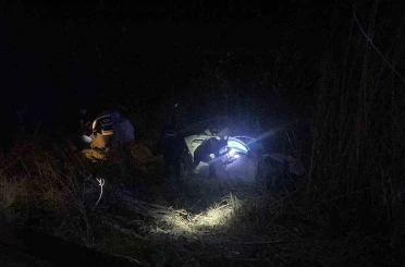 Refüje çarpan otomobil, dere yatağına düştü: 1 ölü, 3 yaralı 