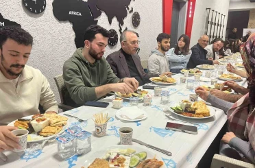 Rektör Göktaş, çalışan öğrencilerle sahurda buluştu 