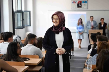 Rektör Kibar fakültelerde ilk ders heyecanını paylaştı 