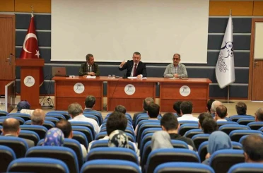 Rektör Kırışık: "Akademisyenlik bilgi aktarmanın ötesinde bir sorumluluktur" 