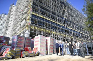 Rektör Savaş, diş hastanesi inşaatını yerinde inceledi 