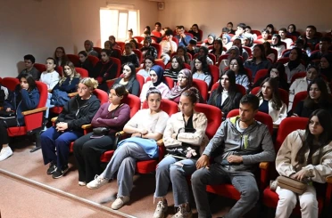 Rektör Savaş, Eşme MYO akademisyenleri ve öğrencileri ile buluştu 