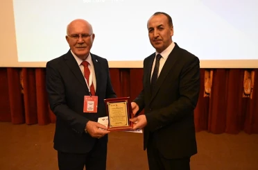 Rektör Savaş, gençlere "Geçmişten Günümüze Matematiğin Serüveni"ni anlattı 