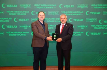 Rize Valisi Baydaş’a Yeşilay’dan ’Bağımsızlık Neferleri Üstün Hizmet Madalyası’ 