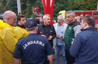 Rize Valisi Selim Baydaş: "Yer yer 150-175 kilogram yağış aldık; bazı yerlerde 200 kilogram yağış oldu" 