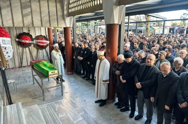 Rize’de 10. kattan düşerek hayatını kaybeden akademisyen son yolculuğuna uğurlandı 