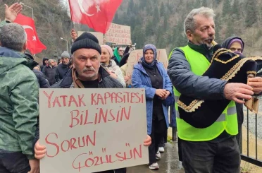 Rize’de ruhsatsız turizm işletmecilerinden "Yıkmayın" protestosu 