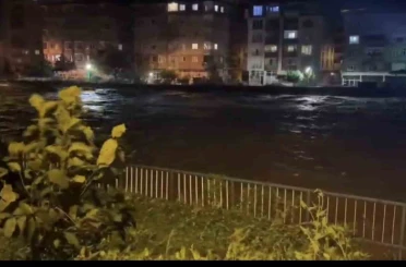 Rizede şiddetli yağış sel ve su baskınlarına neden oldu 