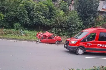 Rize’de tır arızalanan otomobile çarptı: 1’i ağır 2 yaralı
