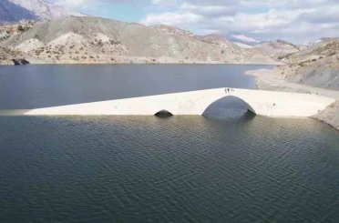 Roma dönemine ait altınlı köprüsü sular altında kalıyor 