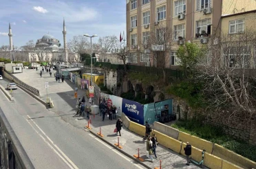 Roma kalıntıları ile modern şehir yaşamı aynı karede 