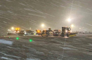 Sabiha Gökçen Havalimanı’nda karla mücadele çalışması 