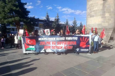 Sağlık çalışanları Gazze için yürüdü 