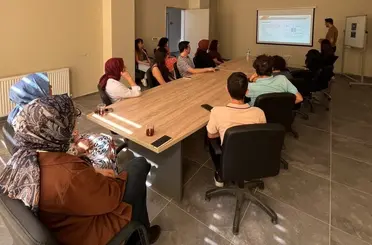 Sağlık çalışanlarına iş sağlığı ve güvenliği eğitimi
