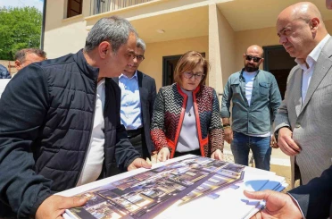 Şahin, TCDD Lojmanlarının restorasyon çalışmalarını inceledi 