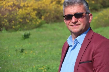 Sahnede kalp krizi geçiren sanatçı toprağa verildi 