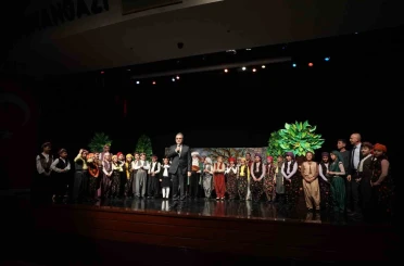 Sahnenin yıldızları göz kamaştırdı 