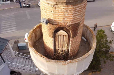 Şahruh Bey’den kalan 5 asırlık minare dron ile görüntülendi