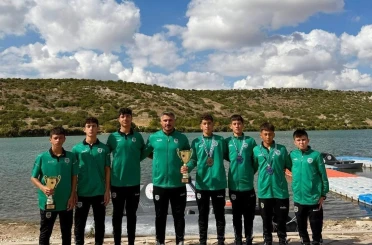 Sakarya Büyükşehir sporcuları Eskişehir’de ikincilik kupasını kaldırdı 