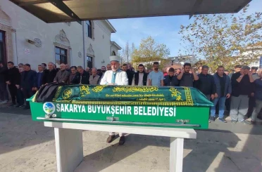 Sakarya’da kazada hayatını kaybeden yaşlı kadın son yolculuğuna uğurlandı 