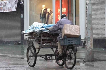 Sakarya’da lapa lapa kar yağışı etkili oldu 