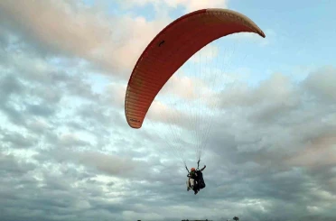 Sakarya’da yamaç paraşütü pilotları gökyüzüyle tanışıyor 