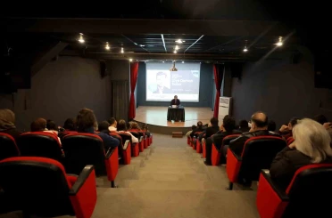 Sakarya’da Ziya Osman Saba’nın şiir dünyası ele alındı 