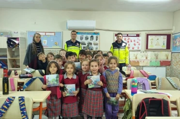 Salavatlı İlkokulu öğrencilerine jandarmadan trafik eğitimi 