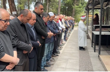 Saldırıda ölen öğretmen ve öğrenciler için gıyabi cenaze namazı kılındı 