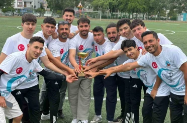 Salihli Ülküspor’da kupa coşkusu 