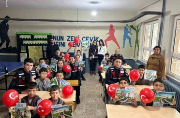 Salihli’de minik öğrenciler jandarmayı yakından tanıdı 