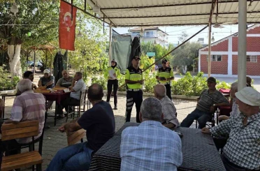 Salihli’de polis ve jandarmadan vatandaşlara trafik eğitimi 