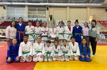 Salihlili judocular, Bilecik’ten madalyalarla döndü 