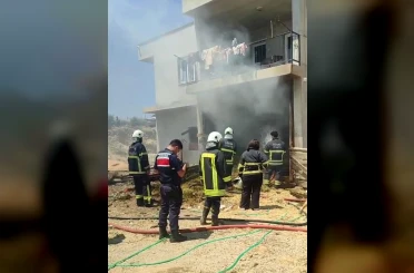 Saman balyaları alevlere teslim oldu 