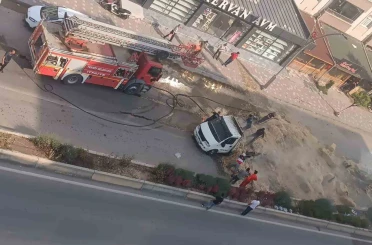 Saman yüklü kamyon alev alev yandı 