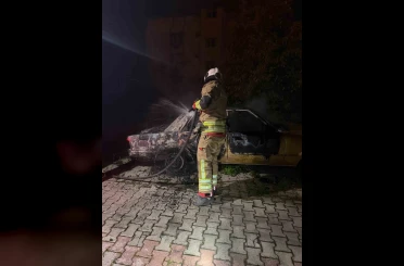 Samandağ’da yanan FİAT TOFAŞ kullanılmaz hale geldi 