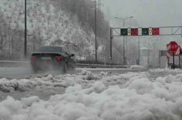 Samsun-Ordu karayolunda kar yağışı 