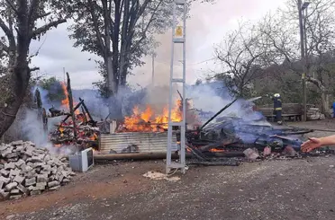 Samsun’da ahşap ev küle döndü
