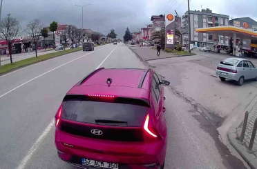 Samsun’da aniden çimento yüklü tırın önüne çıkan otomobil yürekleri ağza getirdi 
