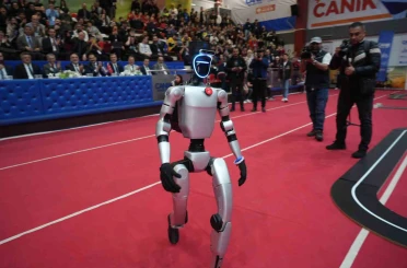 Samsun’da genç kaşifler robotlarıyla sahnede 