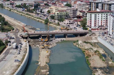 Samsun’da köprü tedbir amaçlı trafiğe kapatıldı 