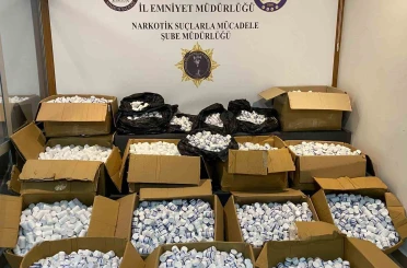 Samsun’da peş peşe giden 3 araçtan 350 bin uyuşturucu hap ele geçirildi 