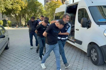 Samsun’da uyuşturucu ticaretinden gözaltına alınan 5 kişi adliyeye sevk edildi 