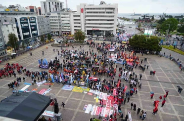 Samsun’da yağmur altında 1 Mayıs kutlaması 