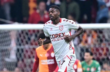 Samsunsporlu futbolcunun otomobili alev topuna döndü