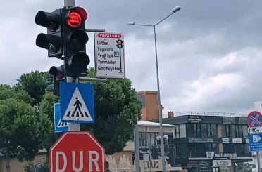 Samsun’un trafik lambaları ‘Özgür Filistin’ diye yanıyor 