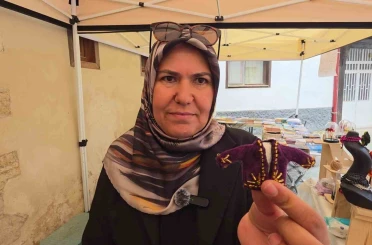 Sanatçı Nuray Taşkıran "Mor Cepken" geleneğini ipek kozalarla geleceğe taşıyor 